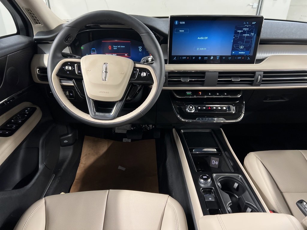 Used 2026 Lincoln Corsair Premiere image 8