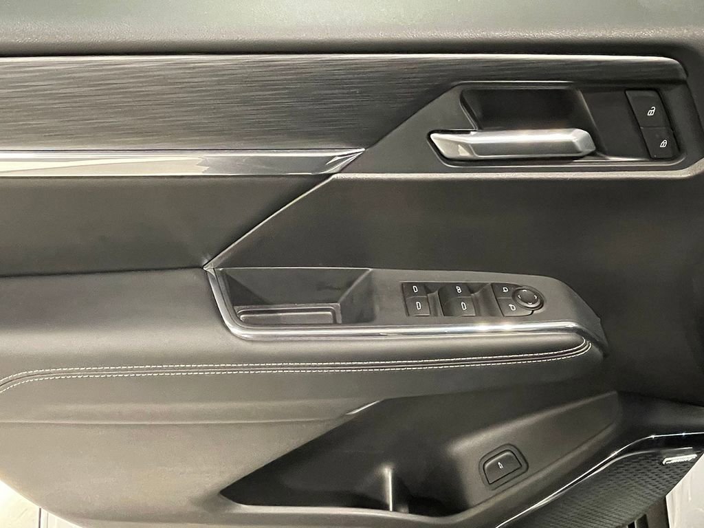 Used 2025 GMC Acadia Elevation image 22