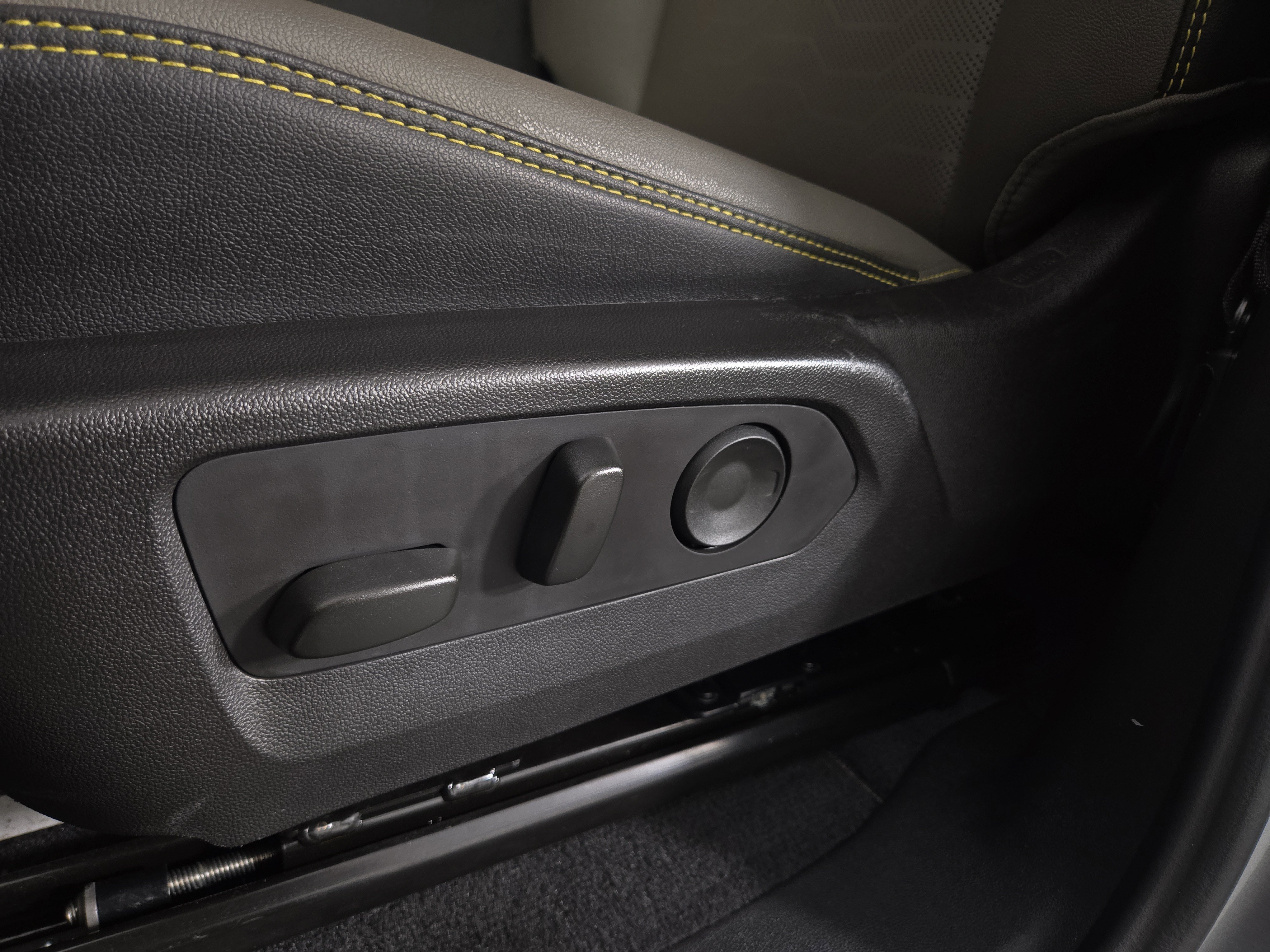 Certified 2025 Chevrolet Colorado ZR2 w/ Technology Package image 31