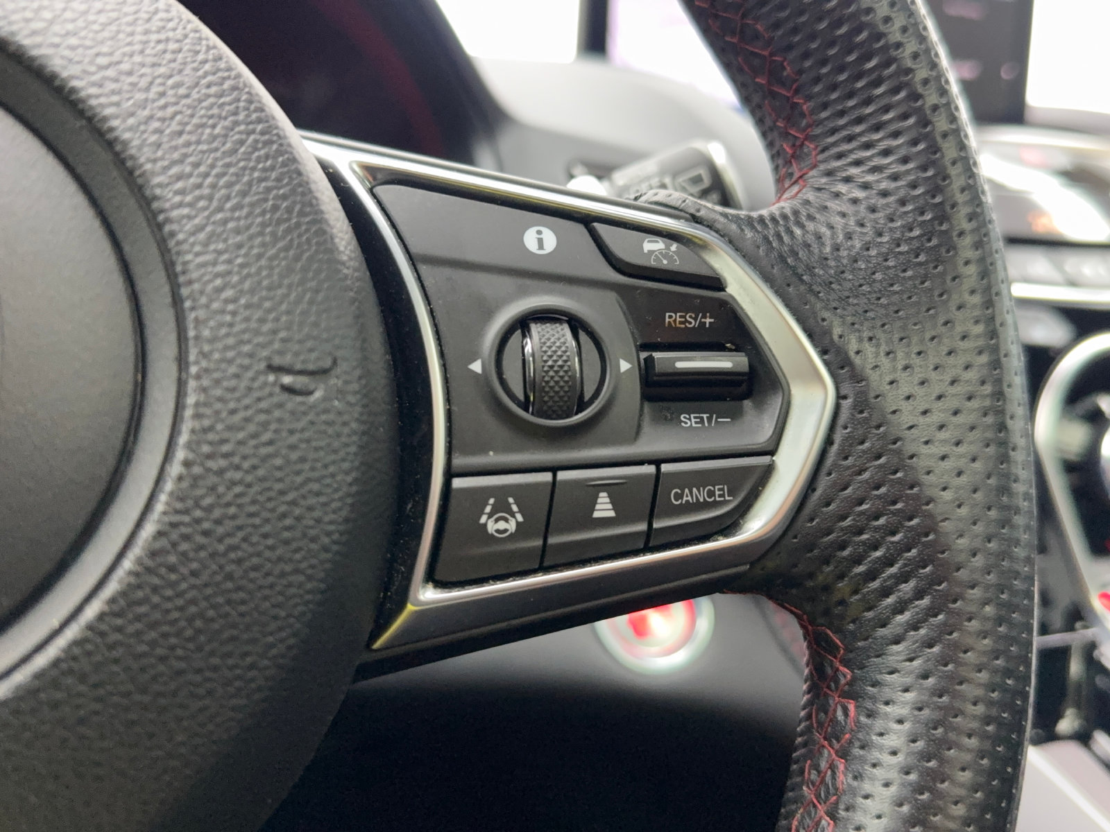 Used 2023 Acura RDX w/ Advance Package FWD image 31