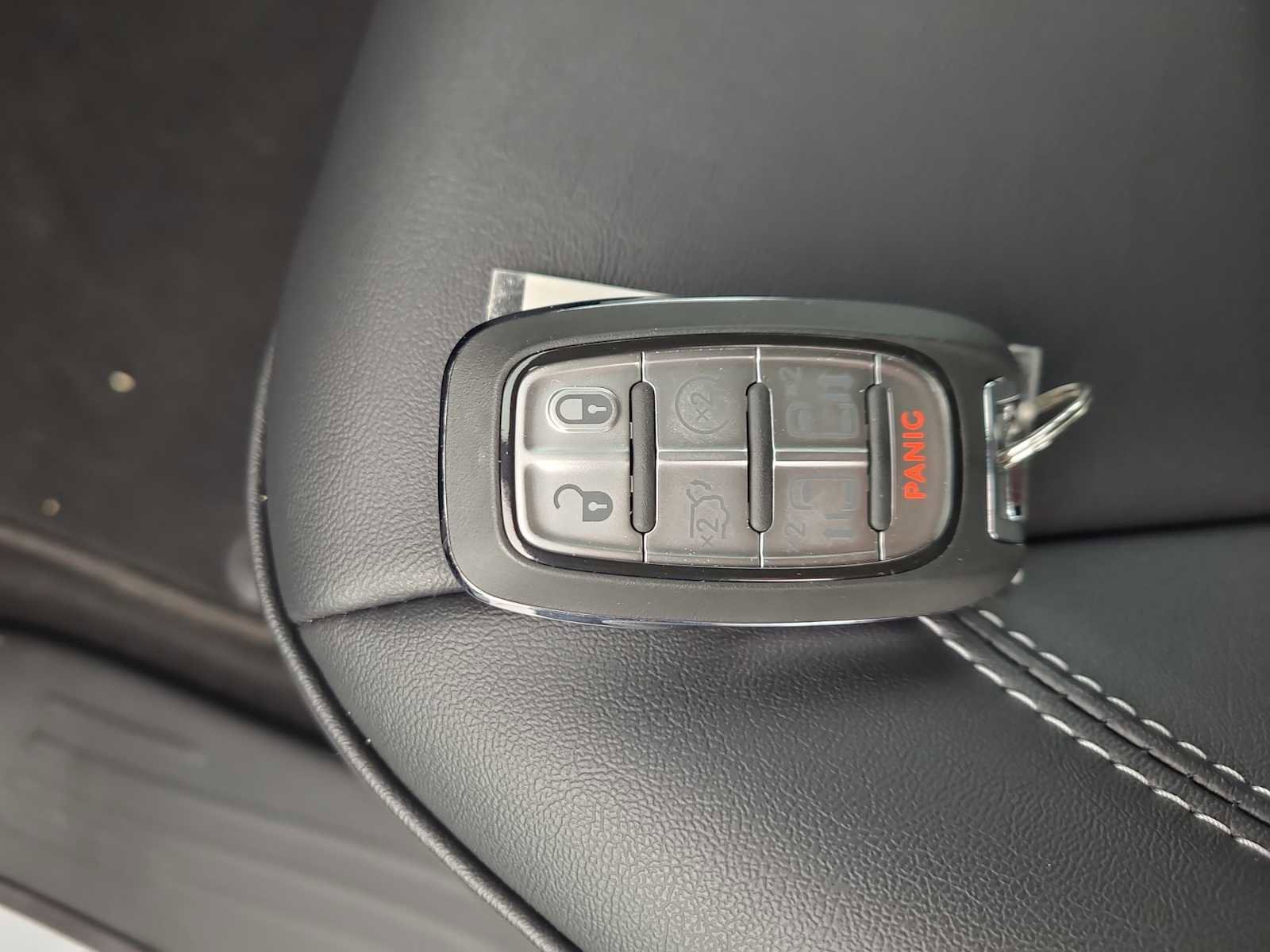 New 2026 Chrysler Pacifica Select w/ S Appearance Package image 28