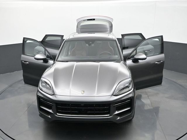 New 2025 Porsche Cayenne Turbo image 32