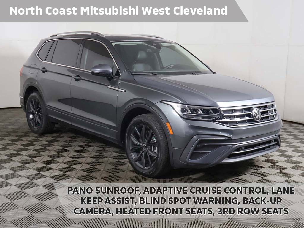 Used 2024 Volkswagen Tiguan SE w/ Panoramic Sunroof Package FWD image 1