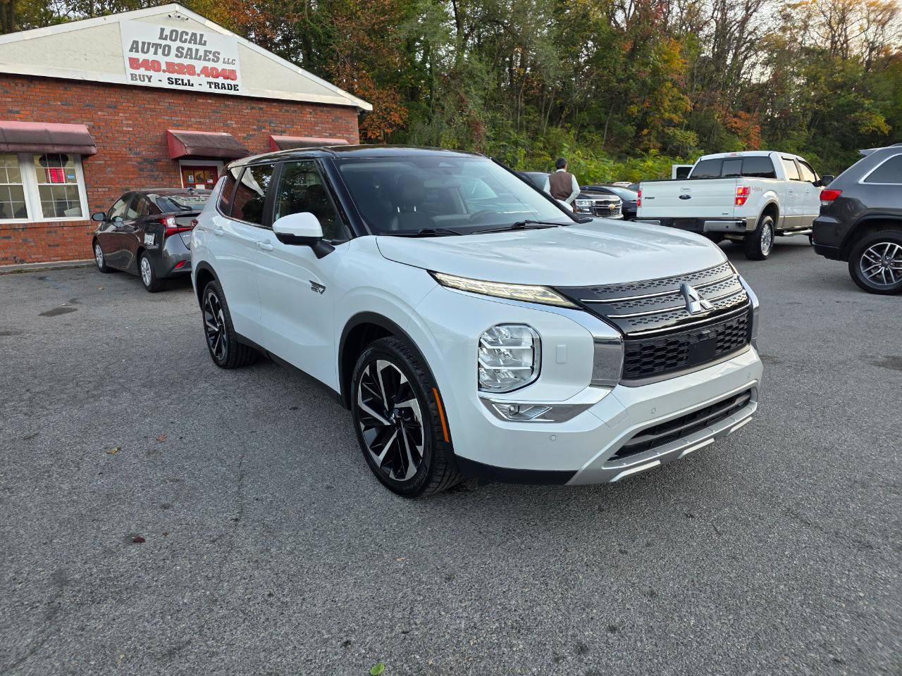 Used 2023 Mitsubishi Outlander Ralliart image 3