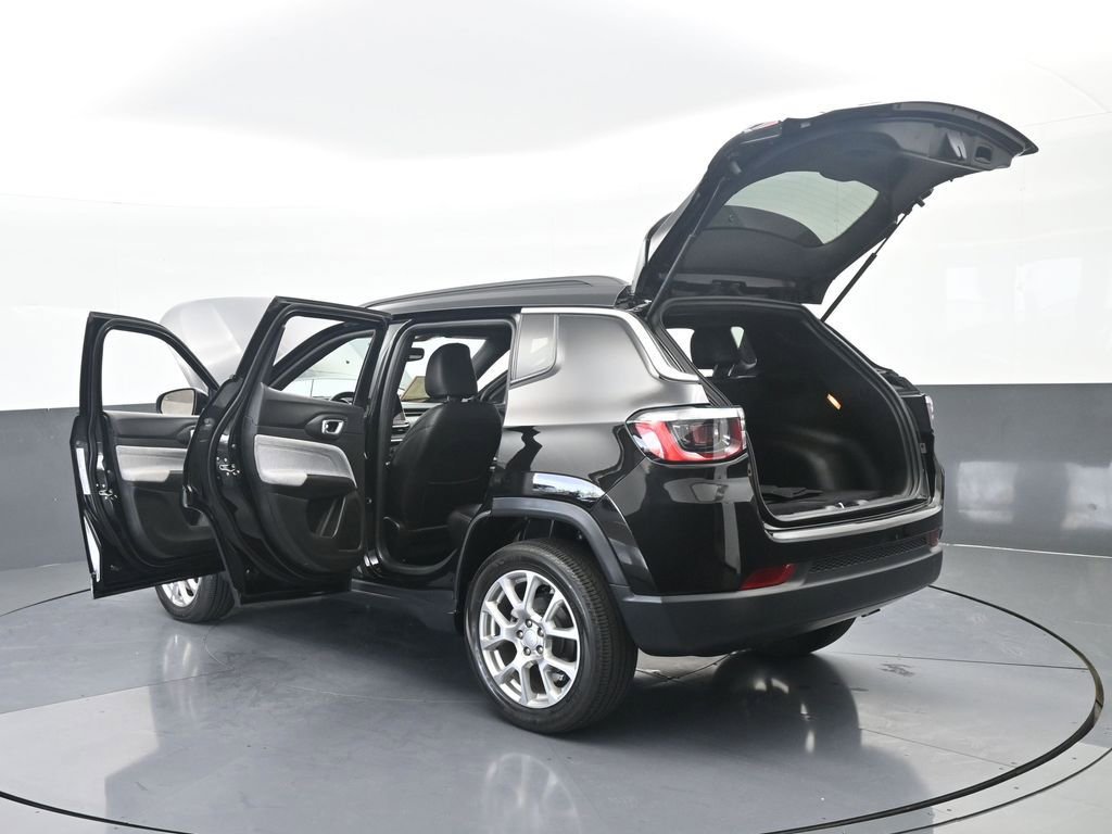 Used 2024 Jeep Compass Latitude image 69