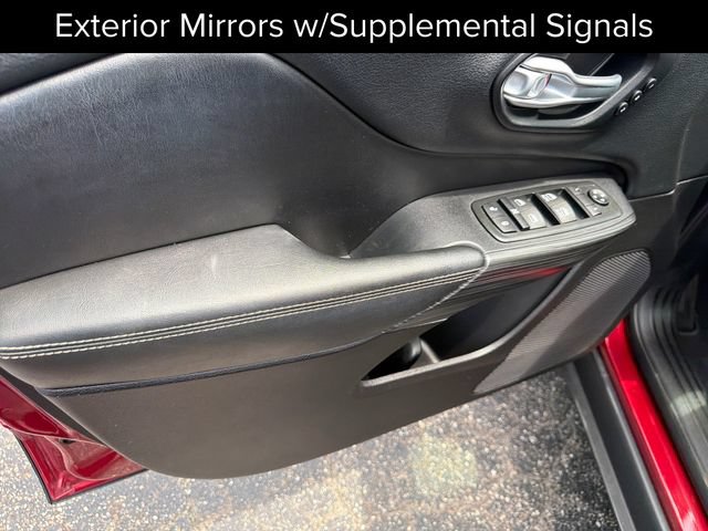 Used 2015 Jeep Cherokee Limited w/ Luxury Group AWD/4WD image 13