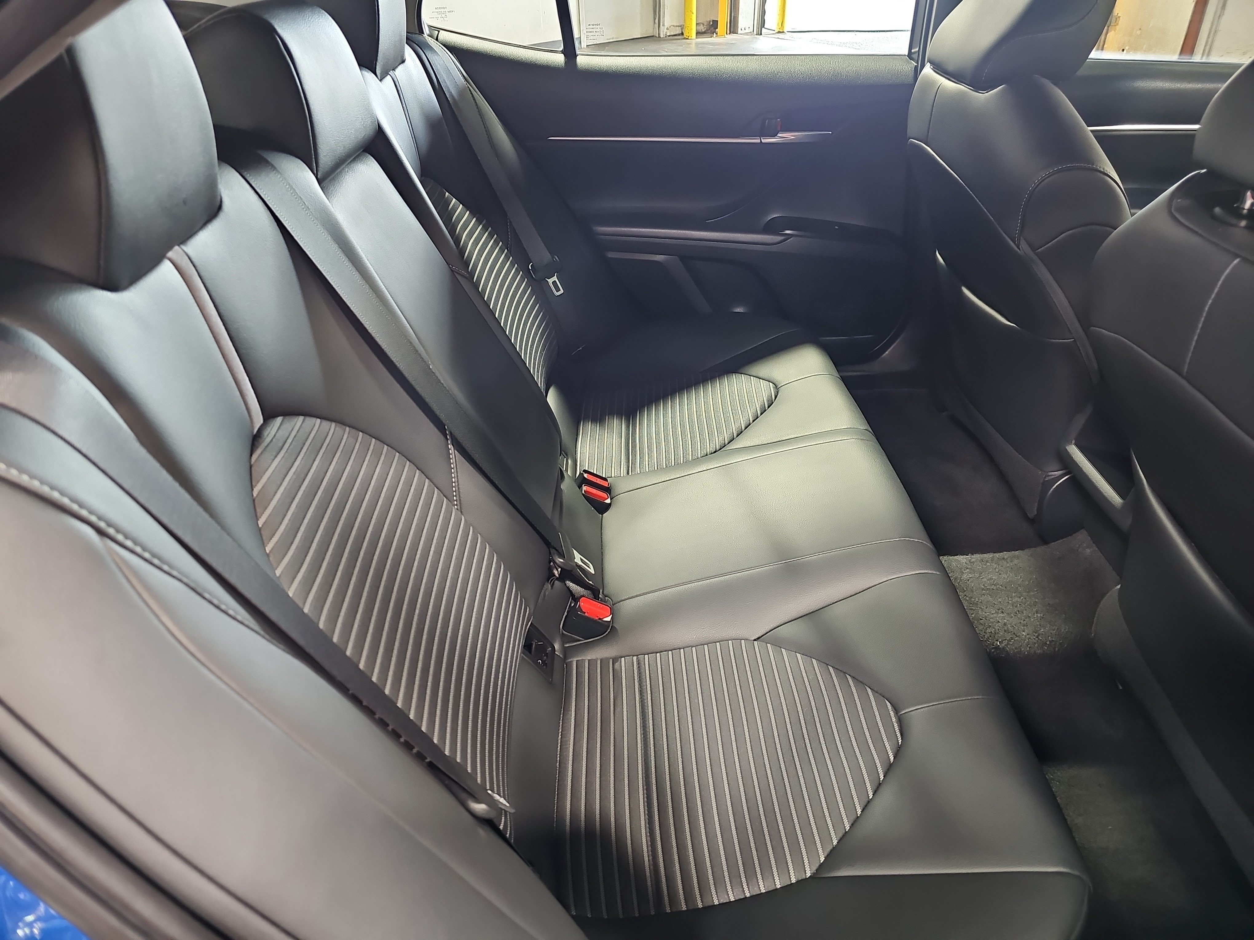 Used 2018 Toyota Camry SE w/ Moonroof Package FWD image 12