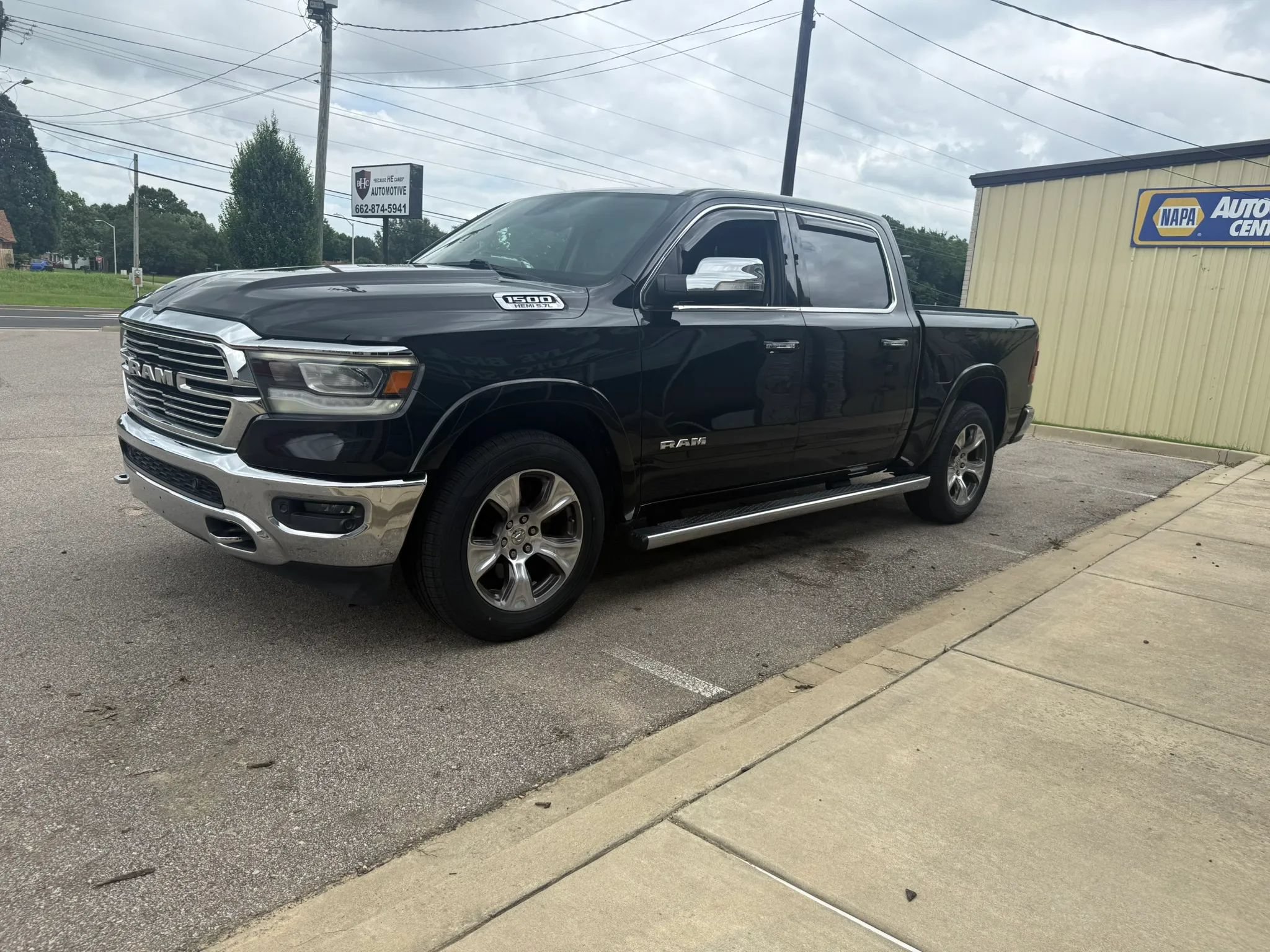 Used 2020 RAM 1500 Laramie AWD/4WD image 4