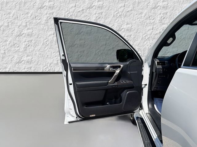 Used 2020 Lexus GX 460 Premium w/ Premium Package image 23