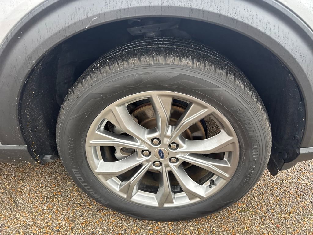 Used 2022 Ford Explorer Limited image 11