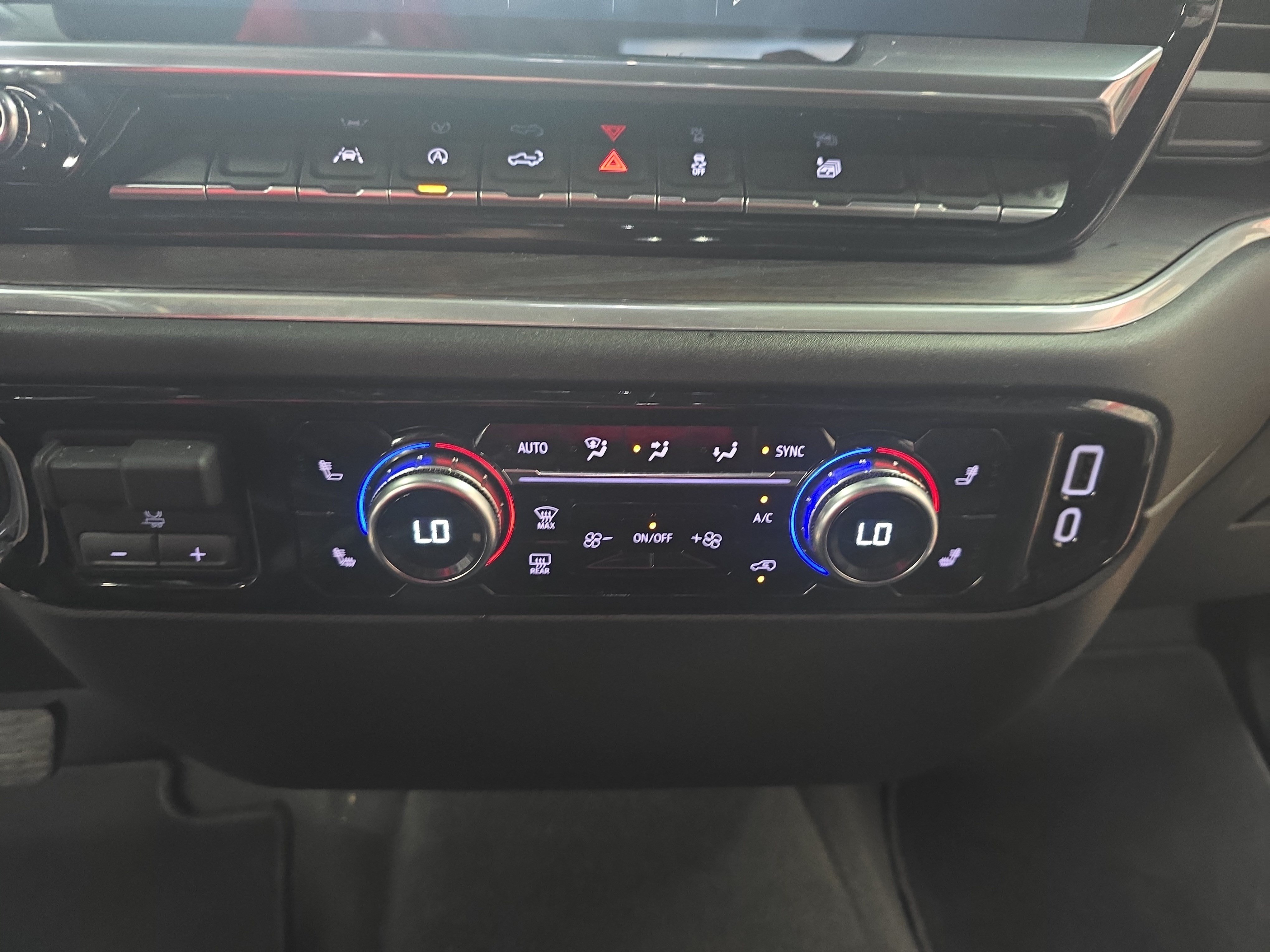 Used 2025 GMC Sierra 1500 SLT AWD/4WD image 21