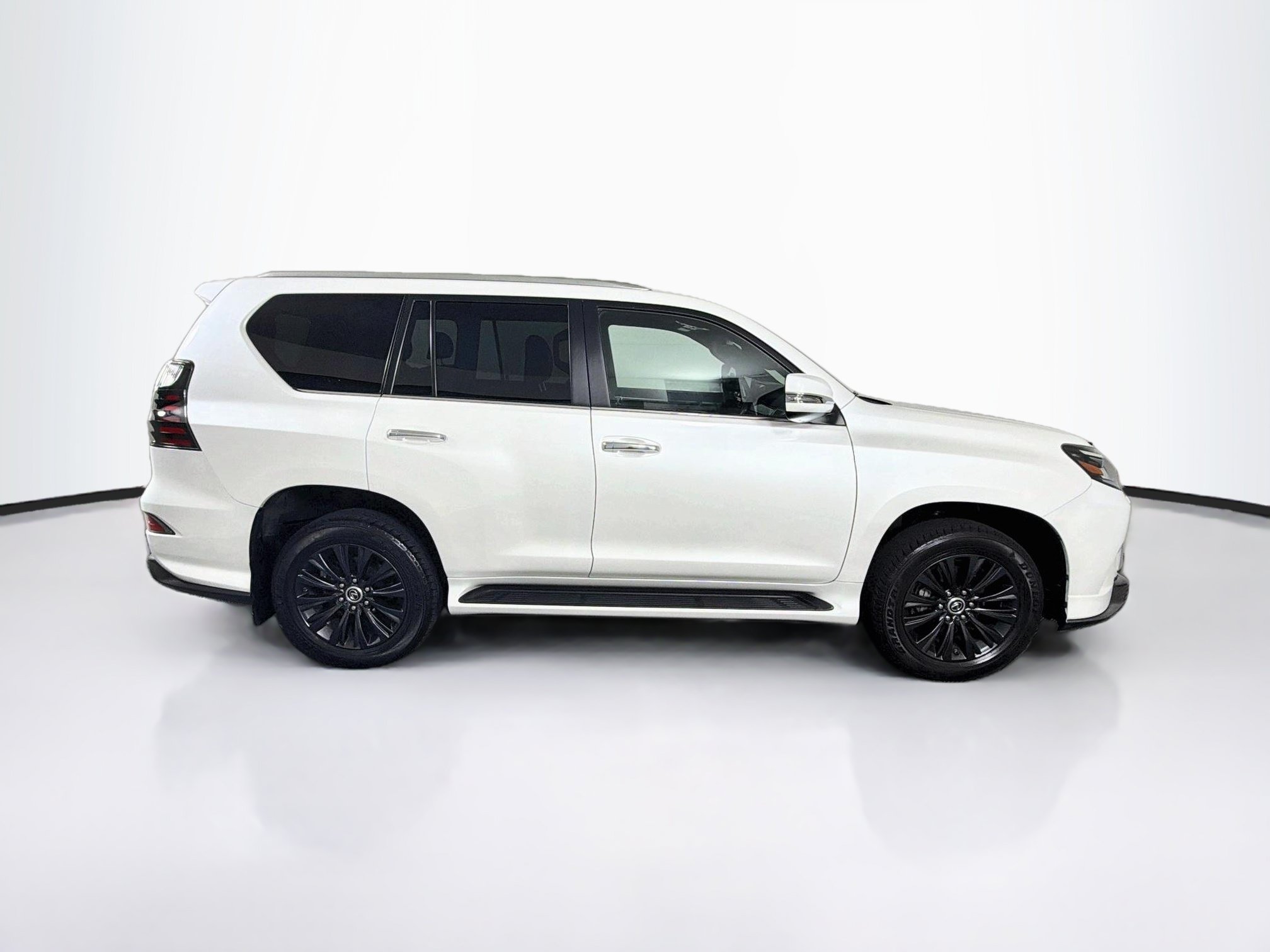 Used 2023 Lexus GX 460 Premium w/ Accessory Package AWD/4WD image 10