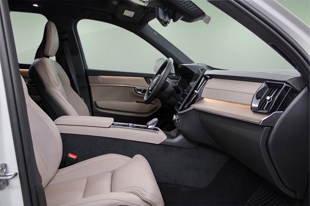 New 2026 Volvo XC60 B5 Plus w/ Protection Package Premier AWD/4WD image 37