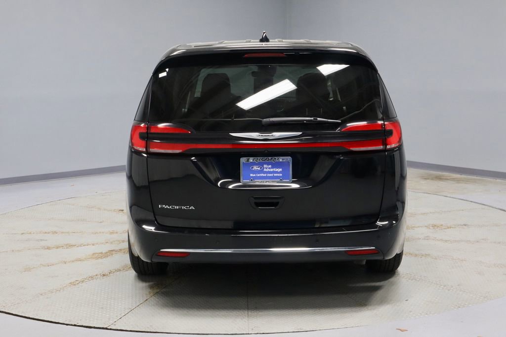 Used 2024 Chrysler Pacifica Touring-L FWD image 11