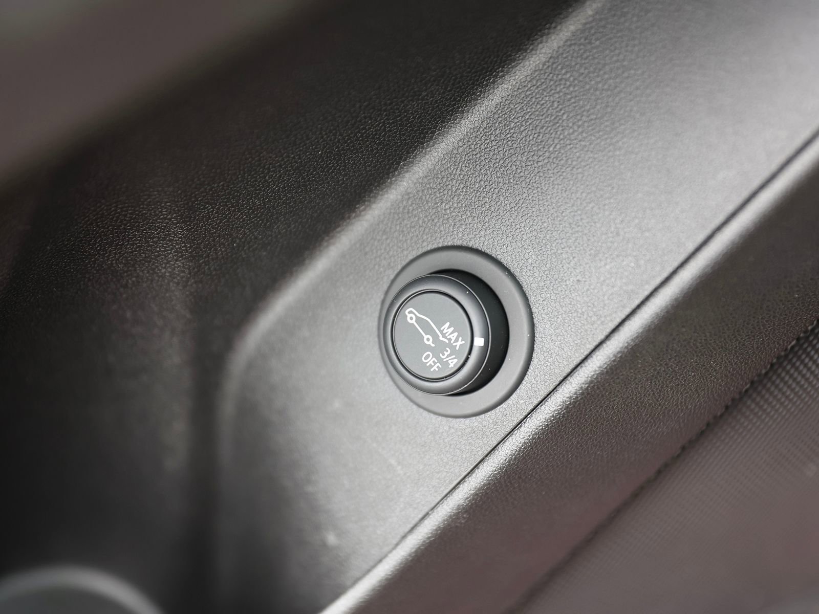 Used 2020 Chevrolet Equinox LT image 36