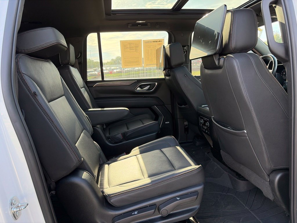 Used 2023 Chevrolet Suburban High Country w/ Premium Package 2 AWD/4WD image 36