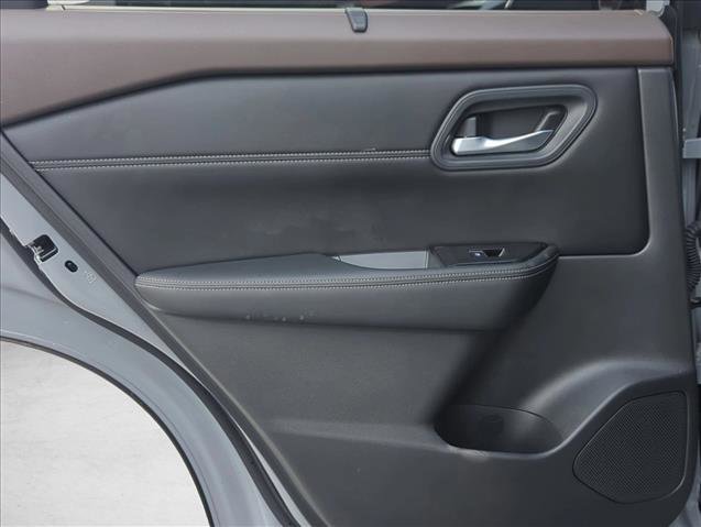 Used 2022 Nissan Rogue SL w/ SL Premium Package image 16