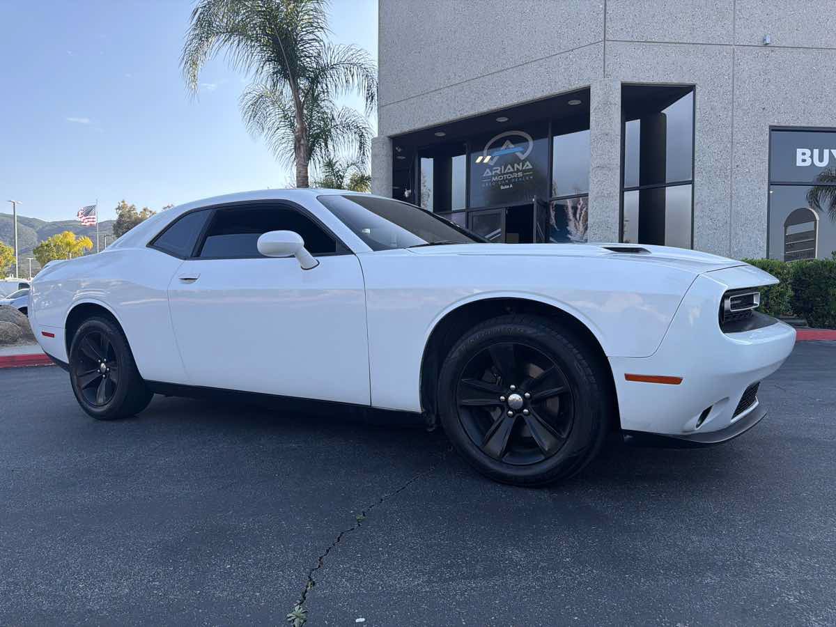 Used 2018 Dodge Challenger SXT RWD image 9
