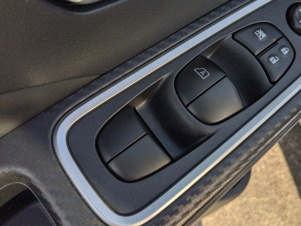 New 2025 Nissan Versa SR w/ Trunk Package FWD image 20