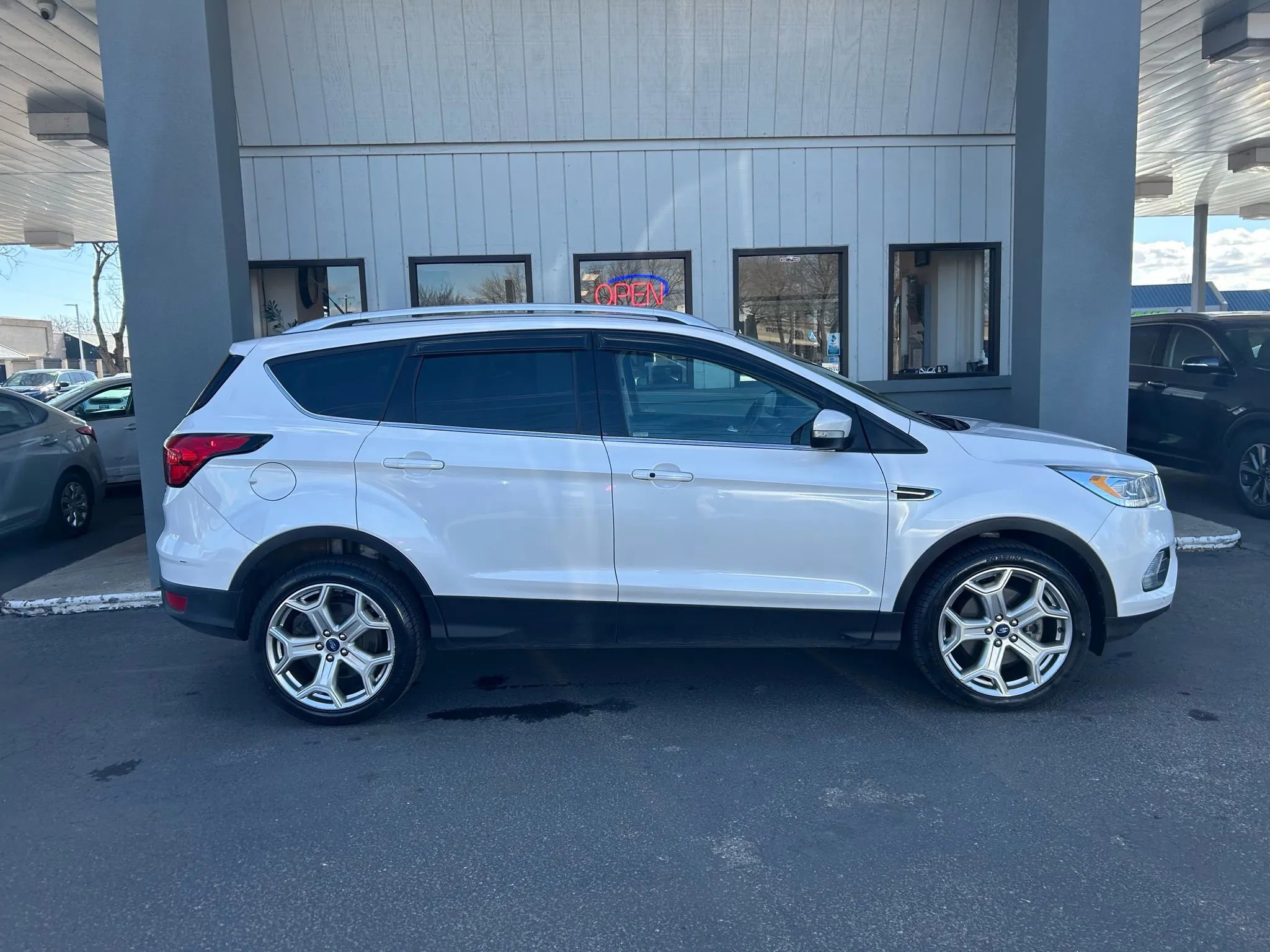 Used 2019 Ford Escape Titanium image 35