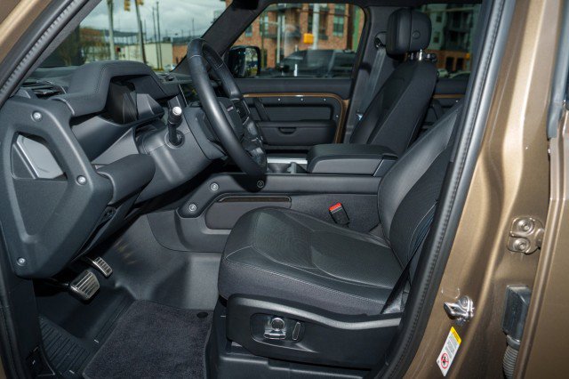 Used 2025 Land Rover Defender 130 X image 9