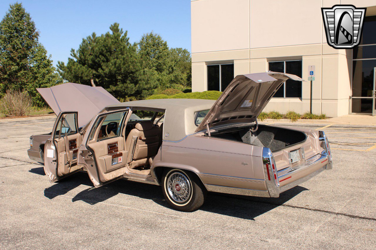Used 1992 Cadillac Brougham image 14