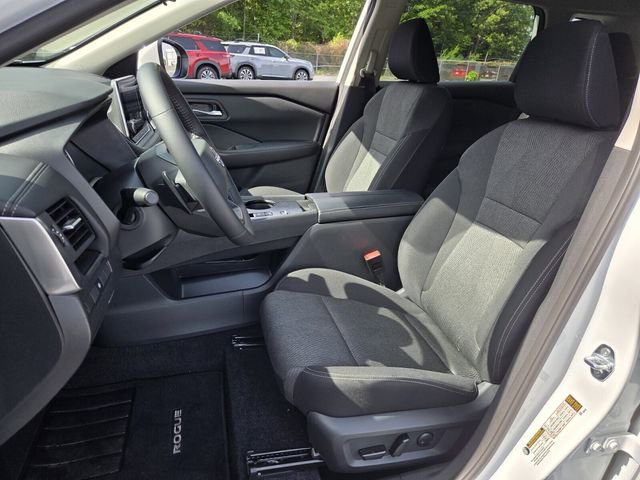 Used 2026 Nissan Rogue SV w/ Cold Weather Package FWD image 9