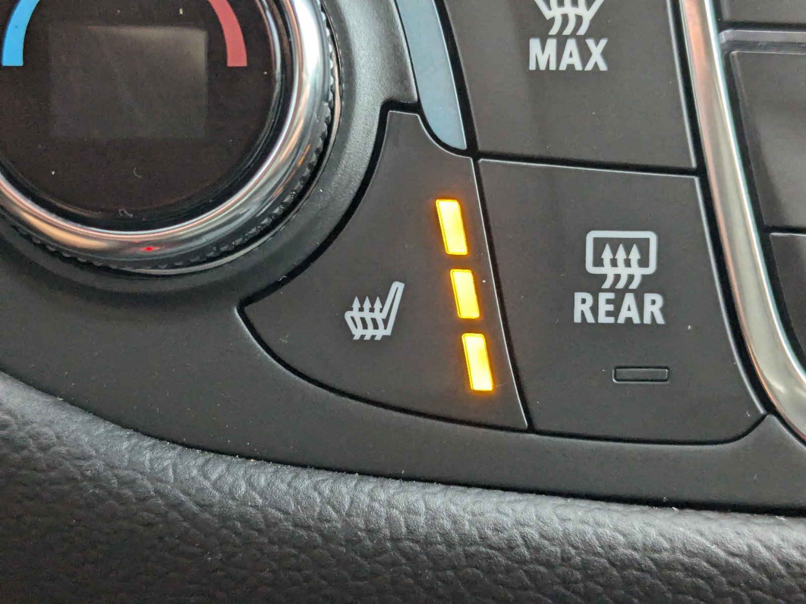 Used 2024 Chevrolet Equinox RS w/ RS Leather Package image 29