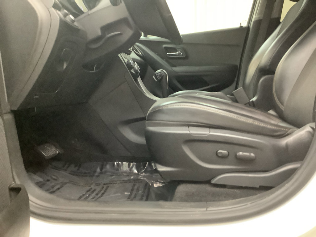 Used 2019 Chevrolet Trax LT w/ LT Convenience Package image 13