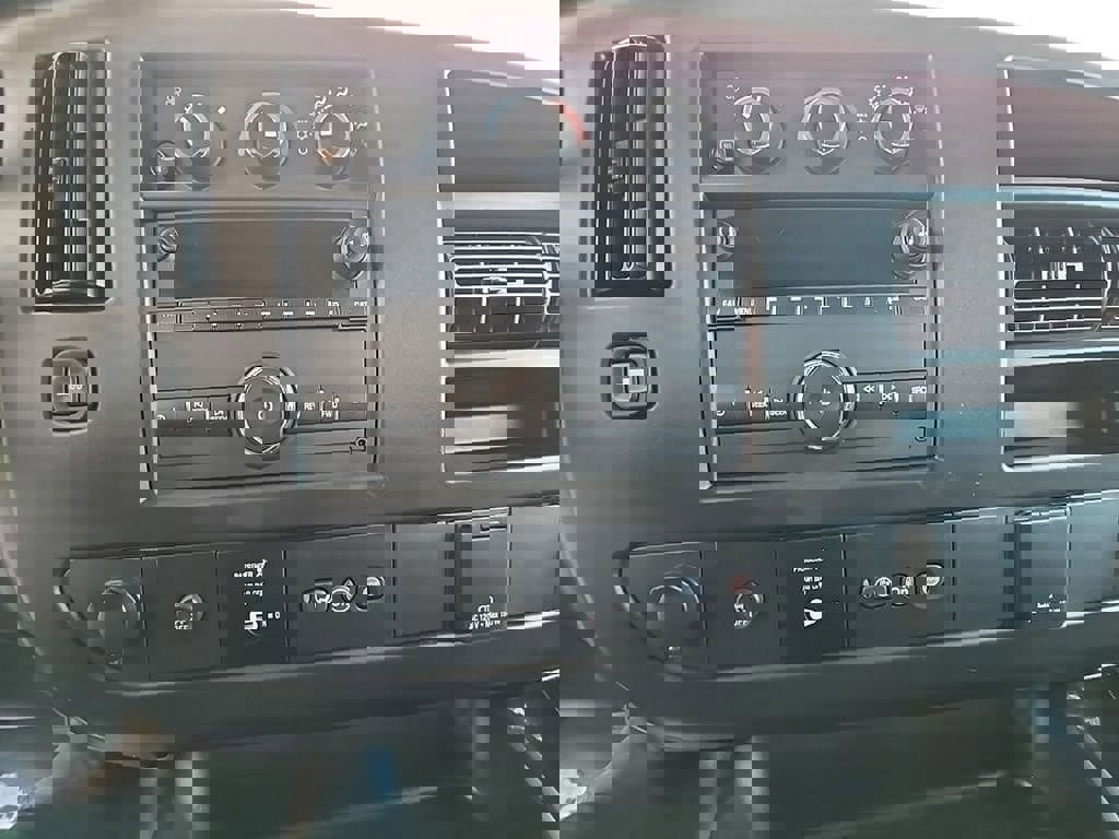 Used 2024 GMC Savana 2500 w/ Driver Convenience Package image 14