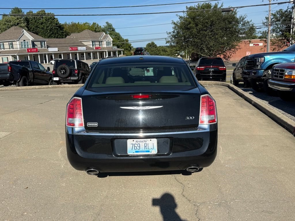 Used 2014 Chrysler 300 w/ Driver Convenience Group RWD image 7