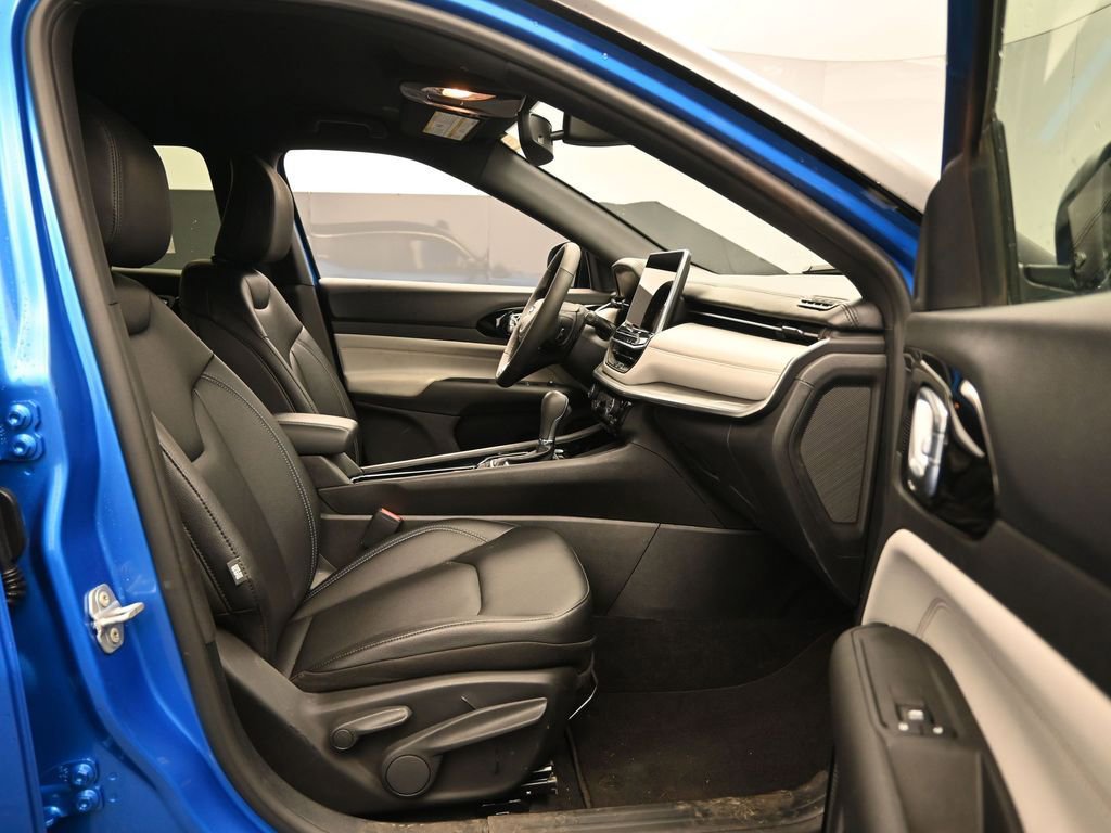 Used 2026 Jeep Compass Limited image 32