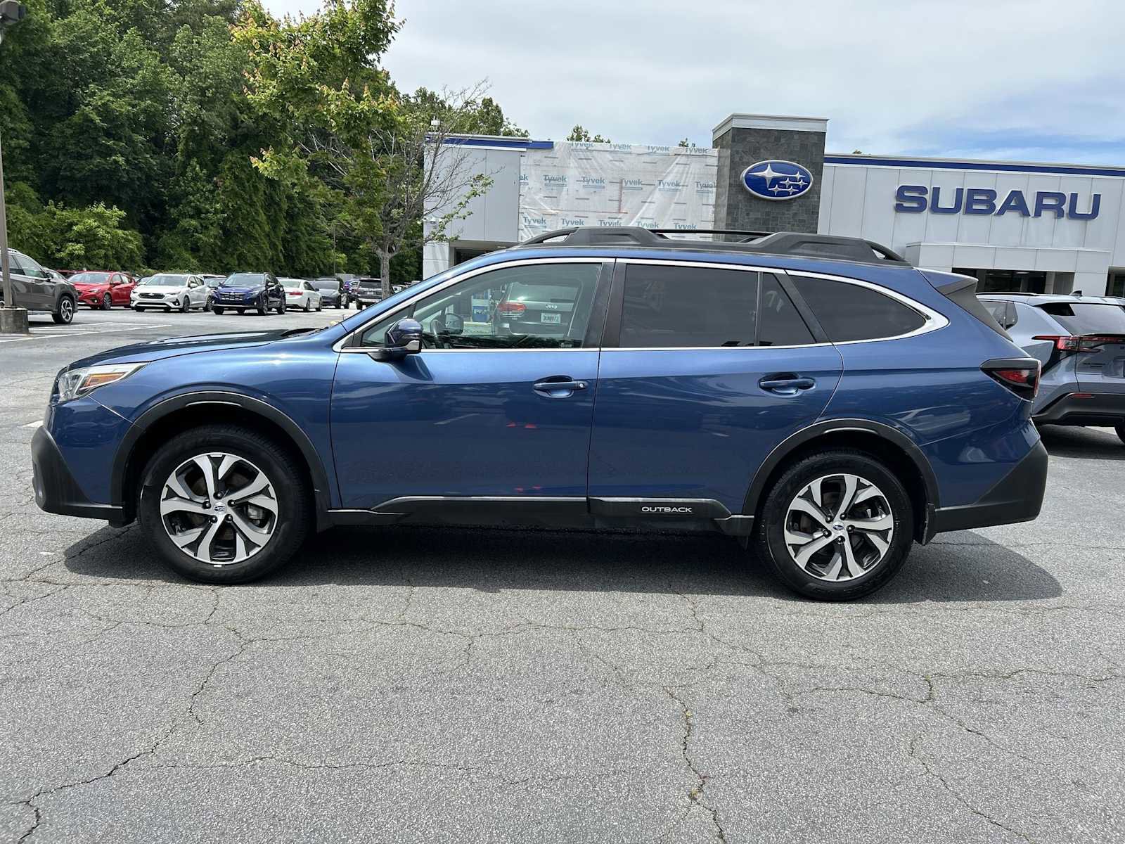 Used 2020 Subaru Outback Limited w/ Popular Package #2 AWD/4WD image 2