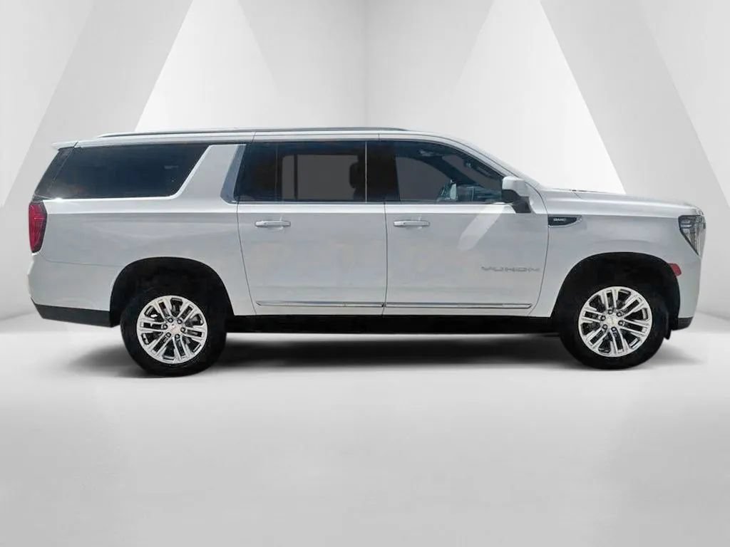Used 2023 GMC Yukon XL SLT AWD/4WD image 8