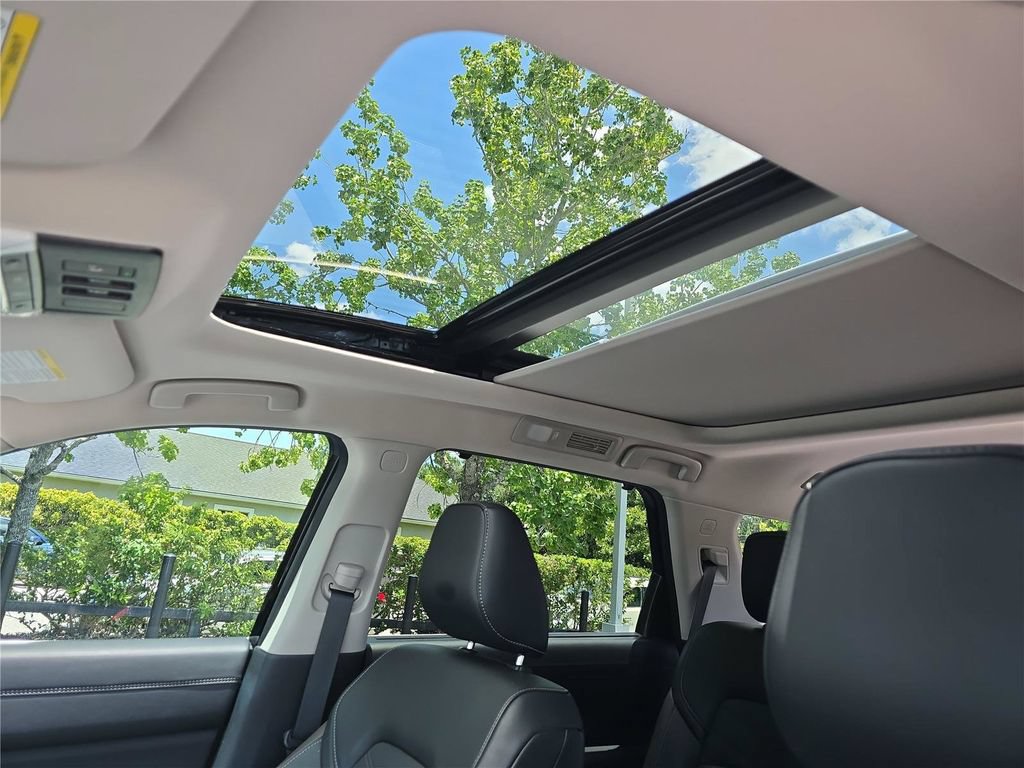 Used 2025 Nissan Pathfinder Platinum FWD image 26