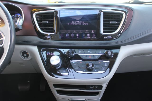 Used 2020 Chrysler Pacifica Limited FWD image 17
