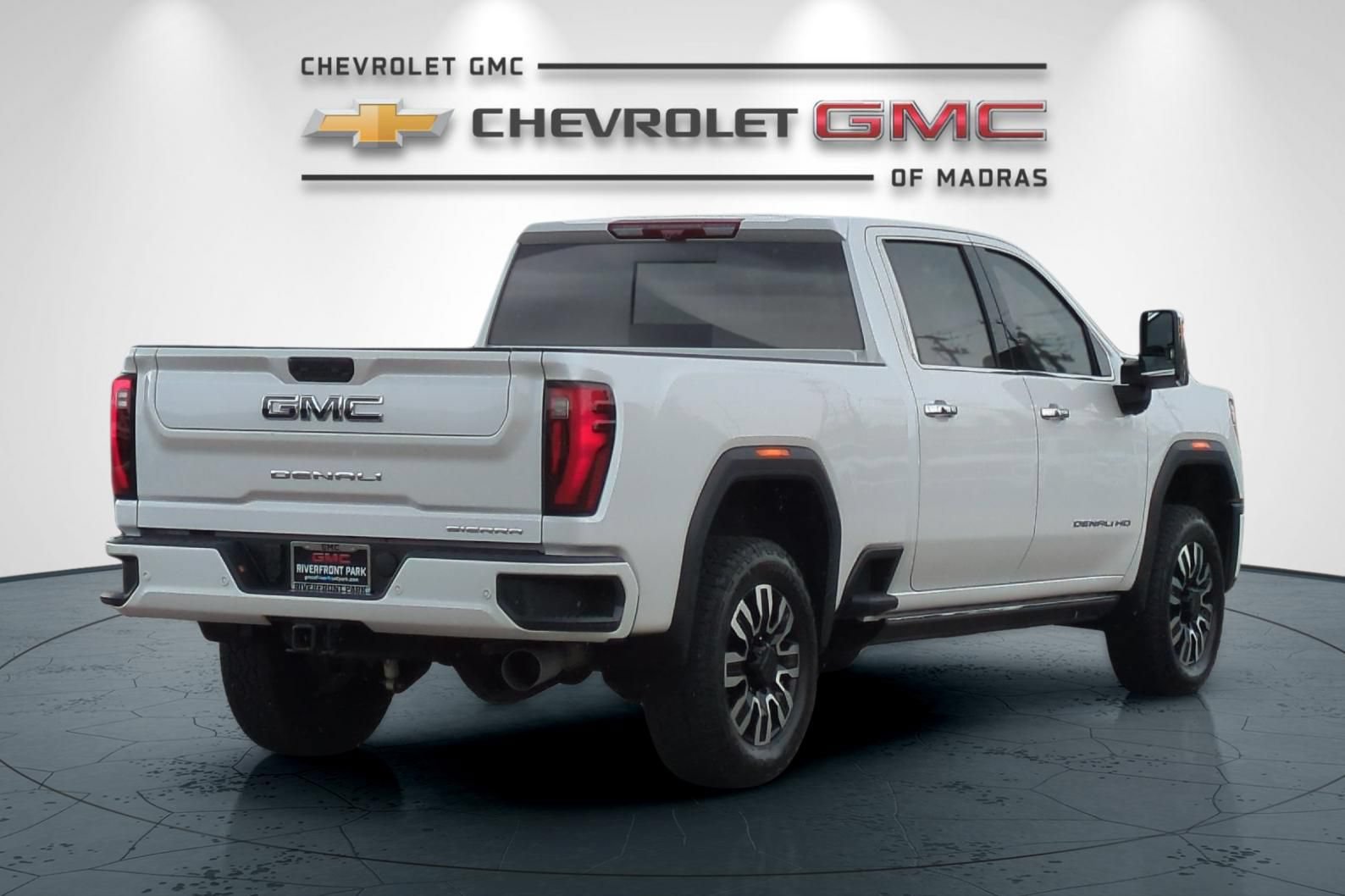 Used 2025 GMC Sierra 2500 Denali Ultimate AWD/4WD image 3
