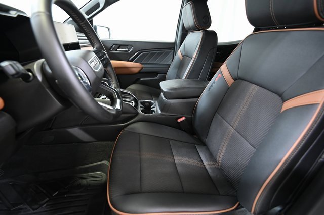 Used 2024 GMC Canyon AT4 image 8