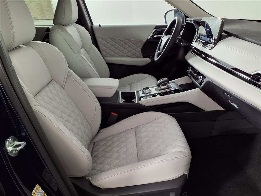 New 2025 Mitsubishi Outlander SEL image 9