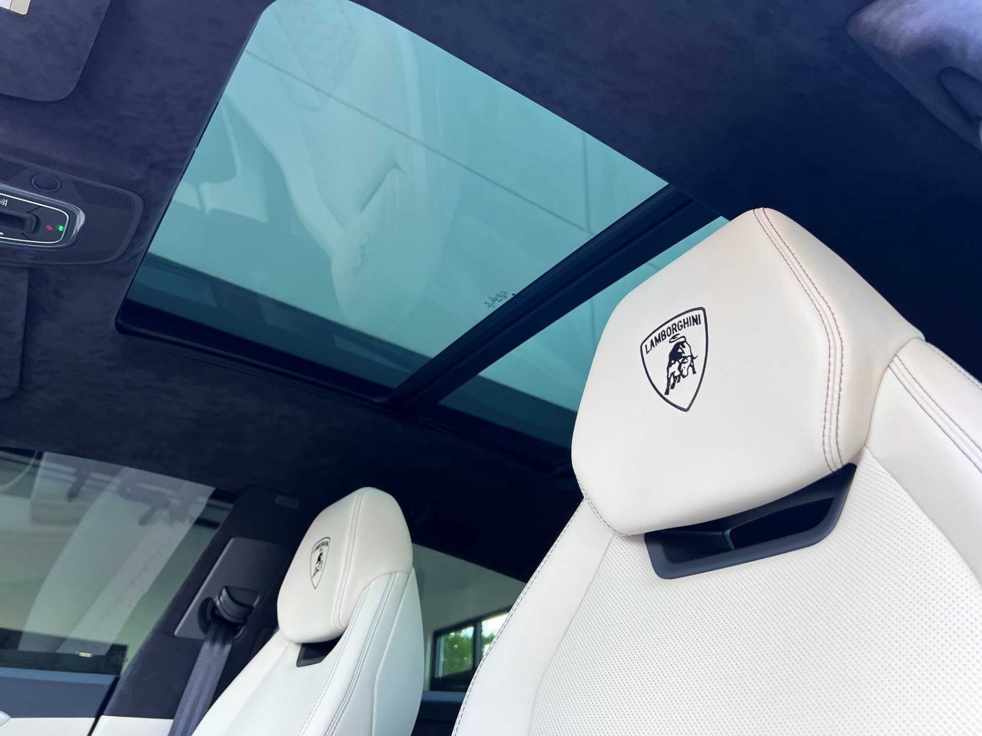 Used 2021 Lamborghini Urus AWD/4WD image 19