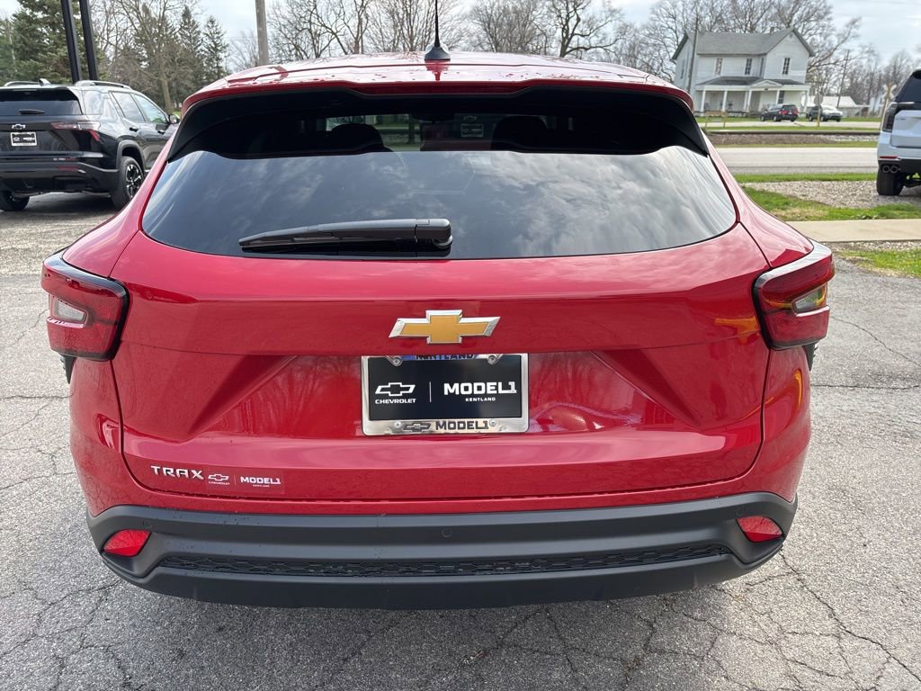 New 2026 Chevrolet Trax LS w/ LS Convenience Package FWD image 4