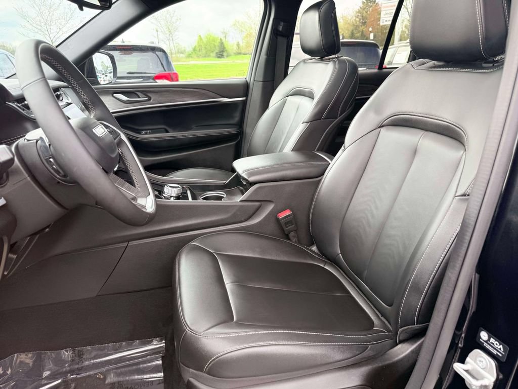Used 2024 Jeep Grand Cherokee Limited AWD/4WD image 15
