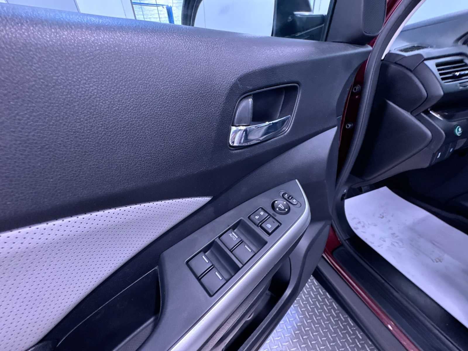 Used 2015 Honda CR-V EX-L image 12