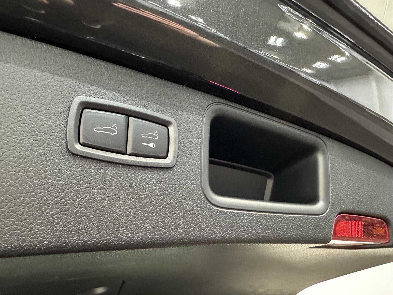 Certified 2026 Porsche Macan AWD/4WD image 38