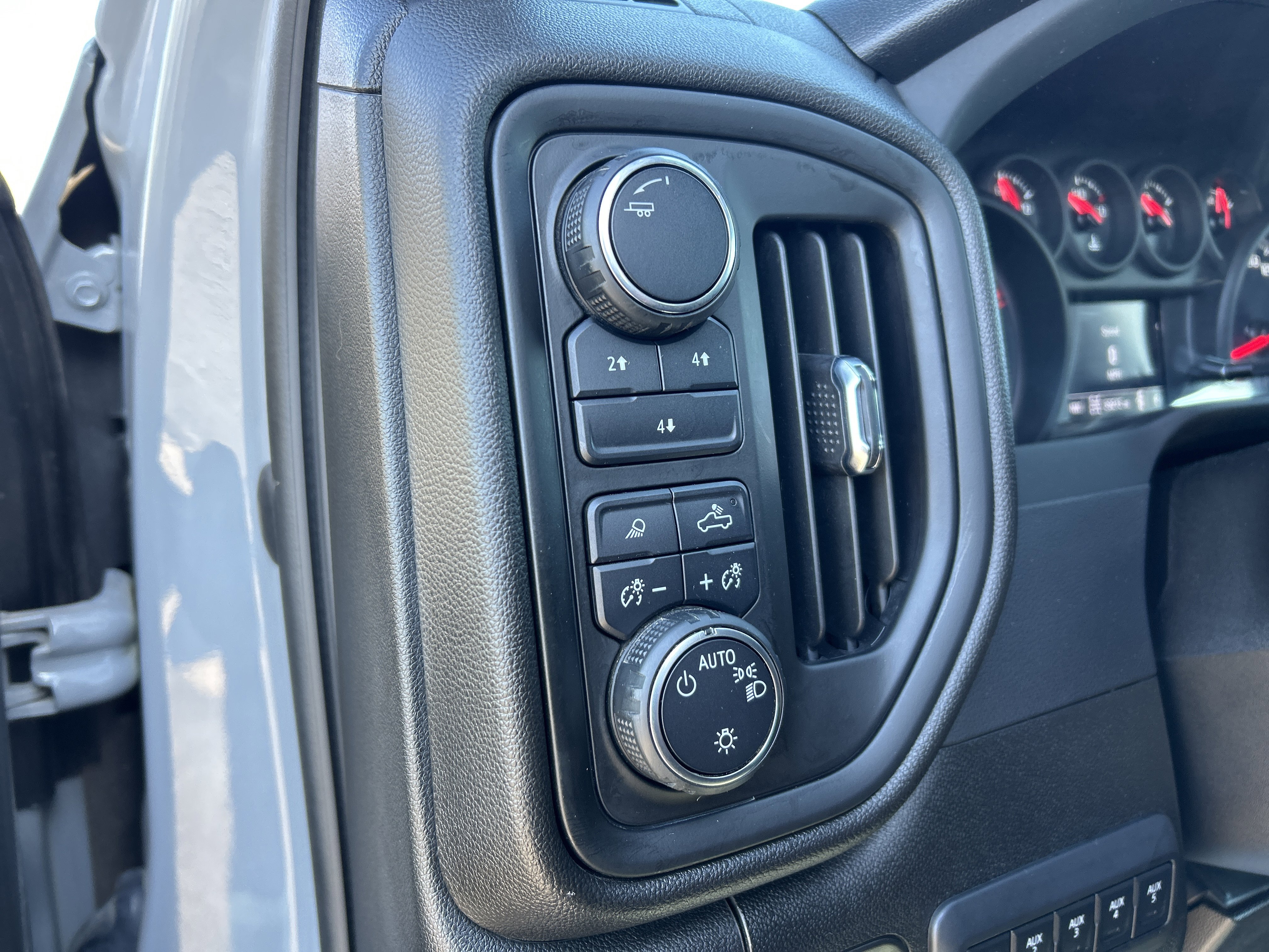 Used 2024 Chevrolet Silverado 2500 Custom w/ Custom Value Package AWD/4WD image 23
