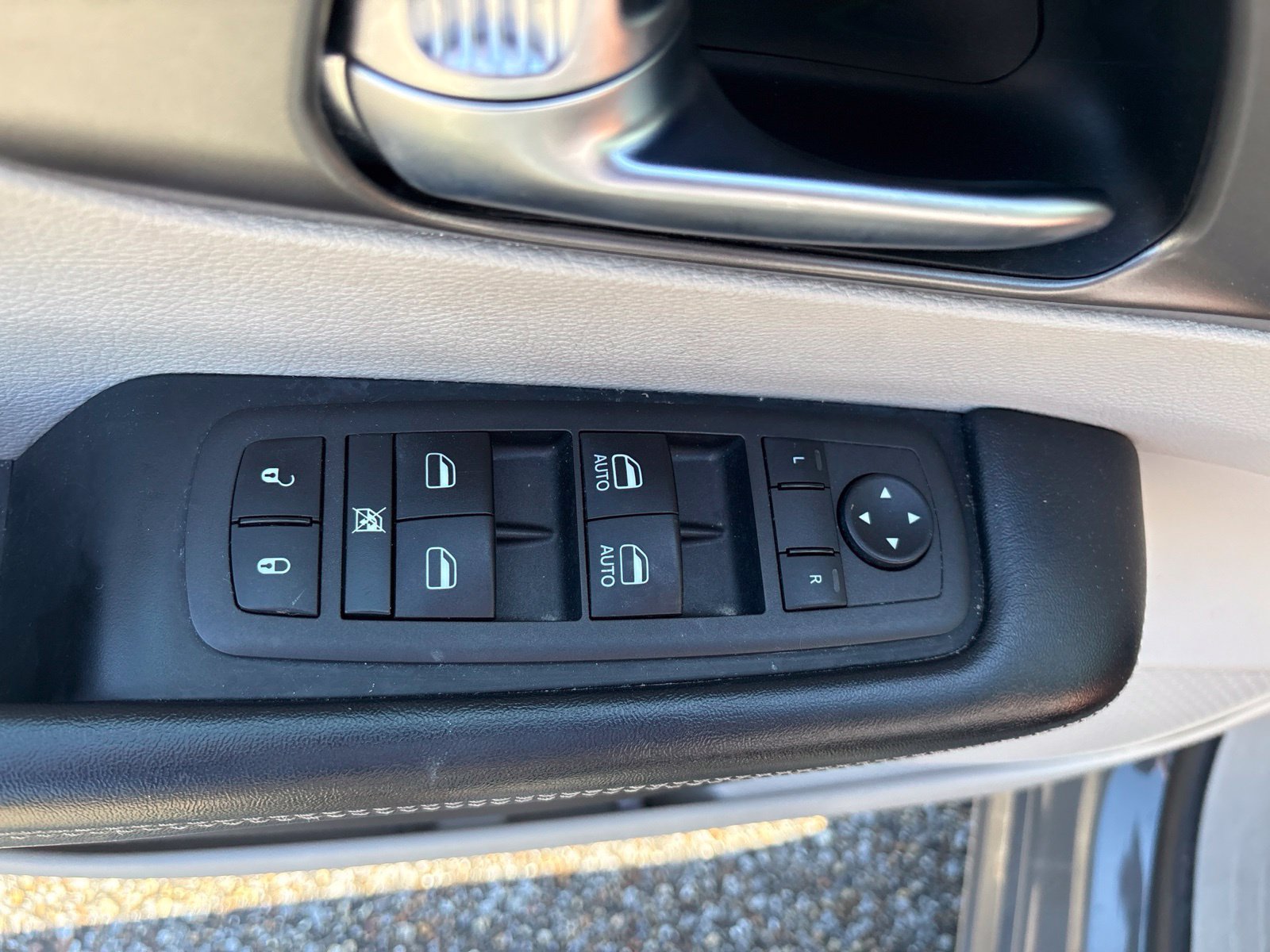 Used 2022 Chrysler Pacifica Touring-L FWD image 14