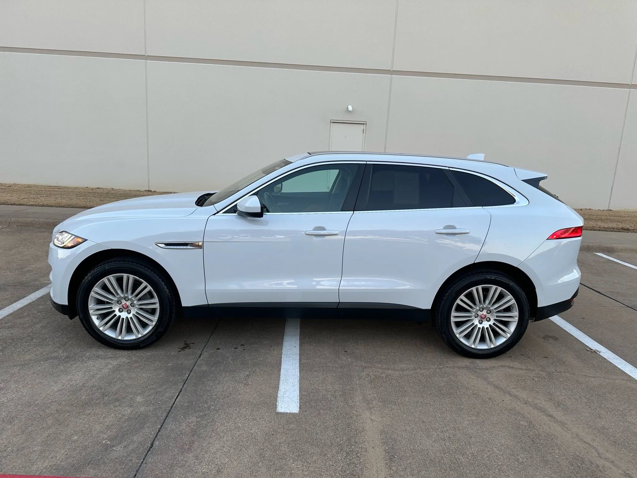 Used 2018 Jaguar F-PACE Portfolio image 2