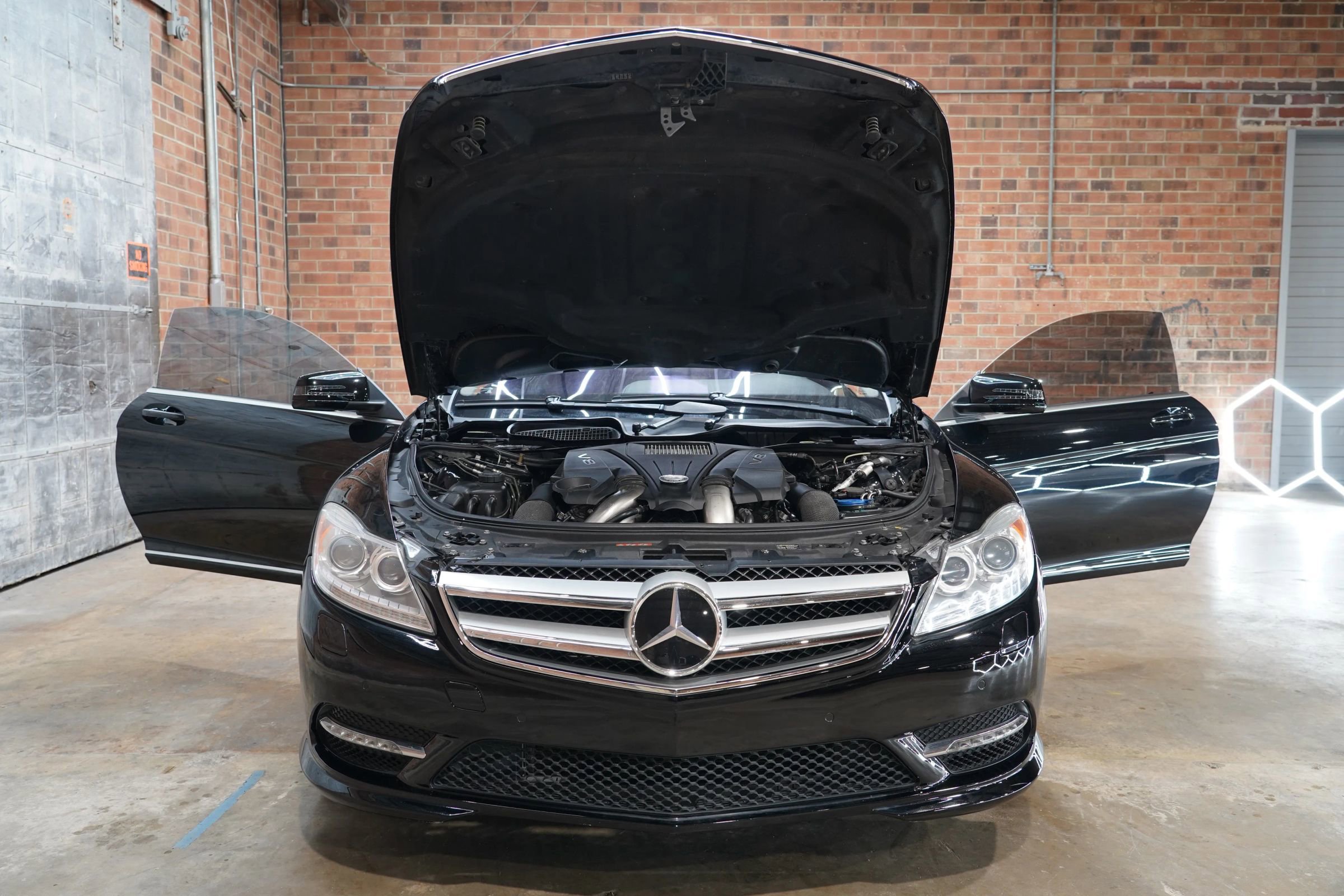 Used 2011 Mercedes-Benz CL 550 4MATIC w/ Sport Pkg Plus One image 24