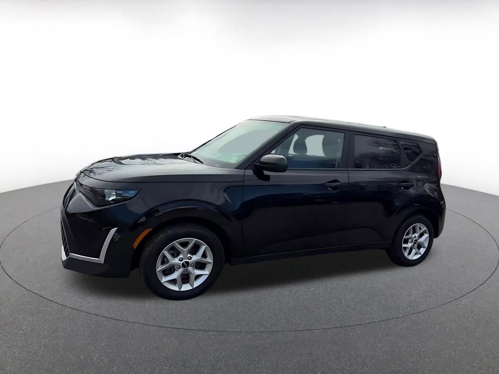 Used 2025 Kia Soul LX w/ LX Technology Package FWD image 8