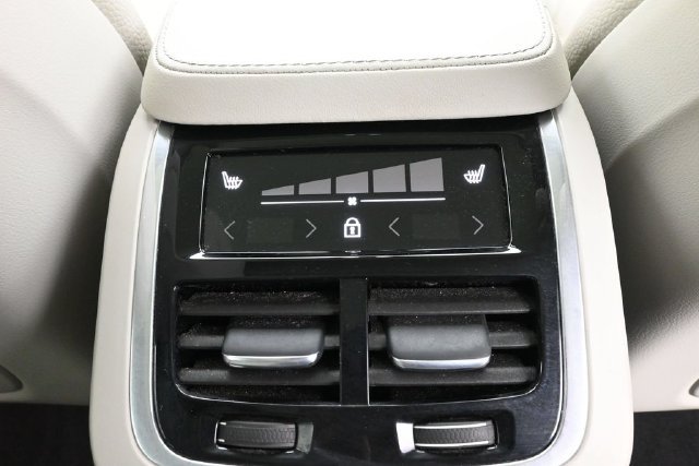 Used 2024 Volvo XC90 B6 Plus w/ Protection Package Premier AWD/4WD image 32
